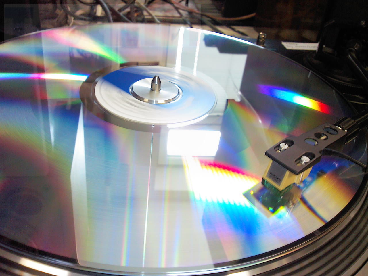 Лазерный диск. LD Laserdisc лазердиски. ЛД диск лазердиск. Лазерный компакт диск. Большой лазерный диск.